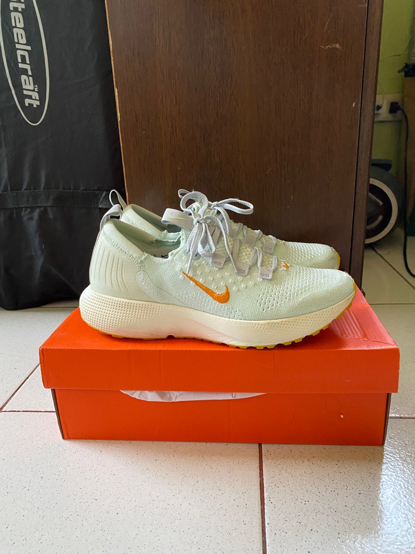 Nike Escape Run on Carousell