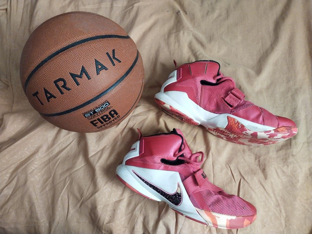Breast cancer shop lebron soldier 10