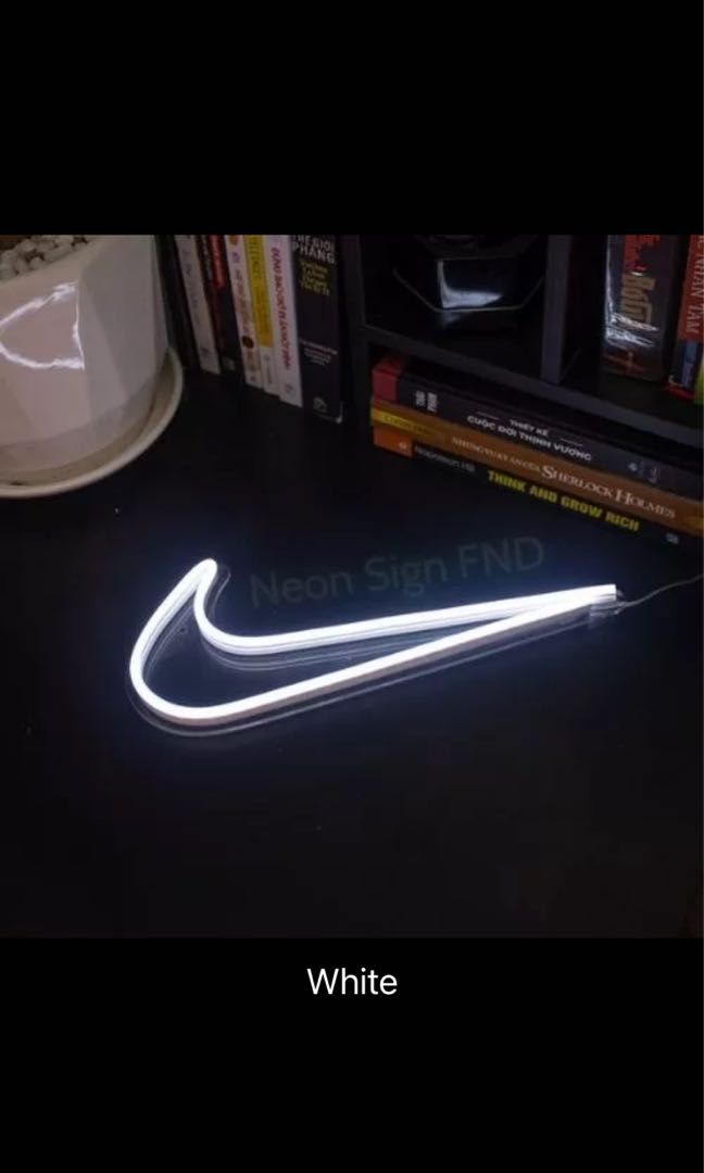 Nike deals zeichen gold