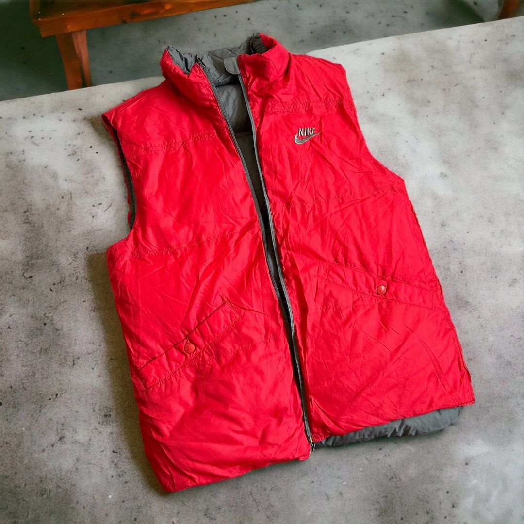 Nike puffer vest, Men's Fashion, Activewear on Carousell