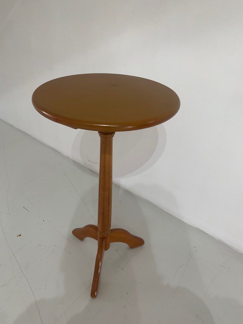 Pedestal Table (Category: Tables & Sets) located in Bacoor. Submitted by solitaire0509 (Listing ID 1252011556, Image 1). Description: .