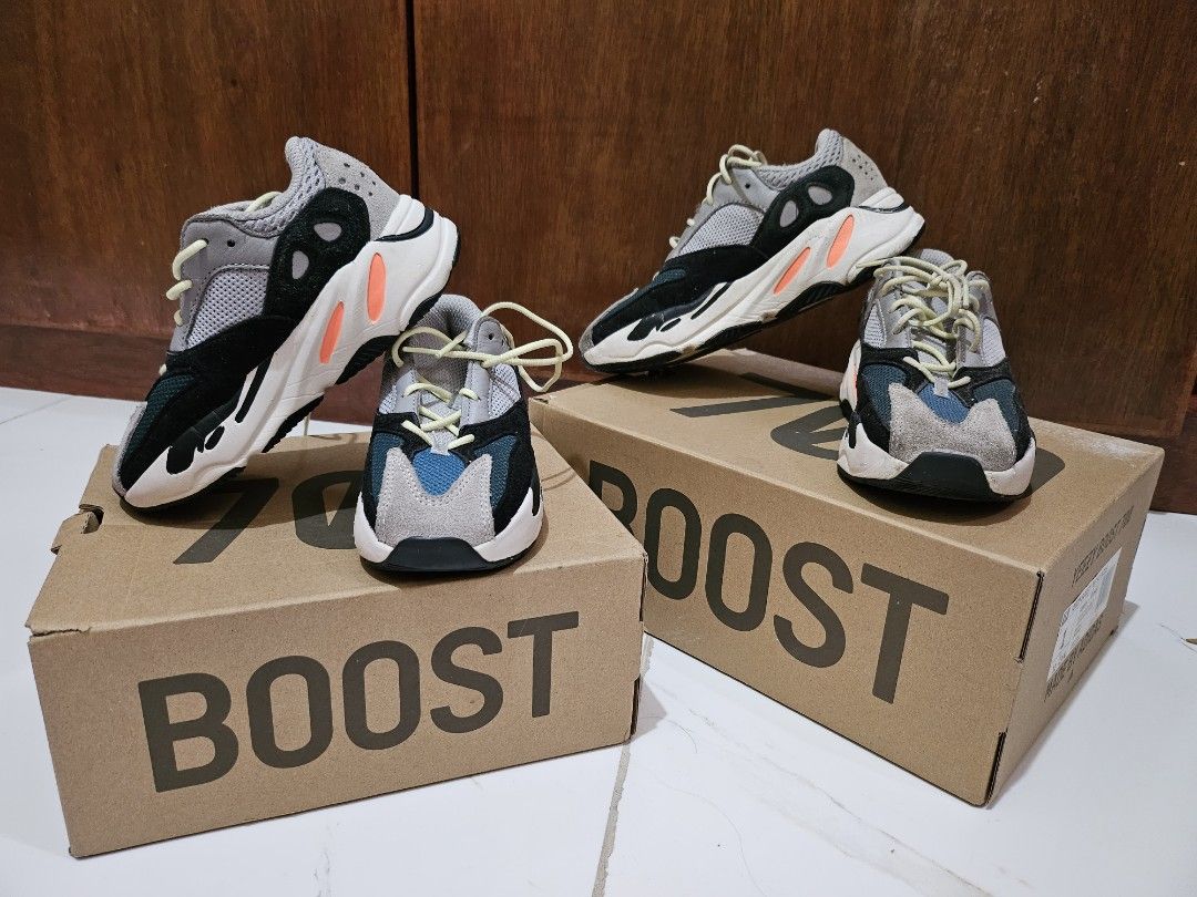 Pre loved kids yeezy 700 waverunners