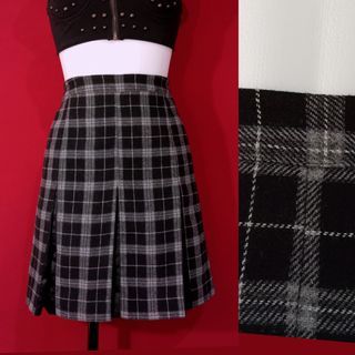 Preloved BEAMS HEART Black & Gray Plaid Checkered Pleated Skirt