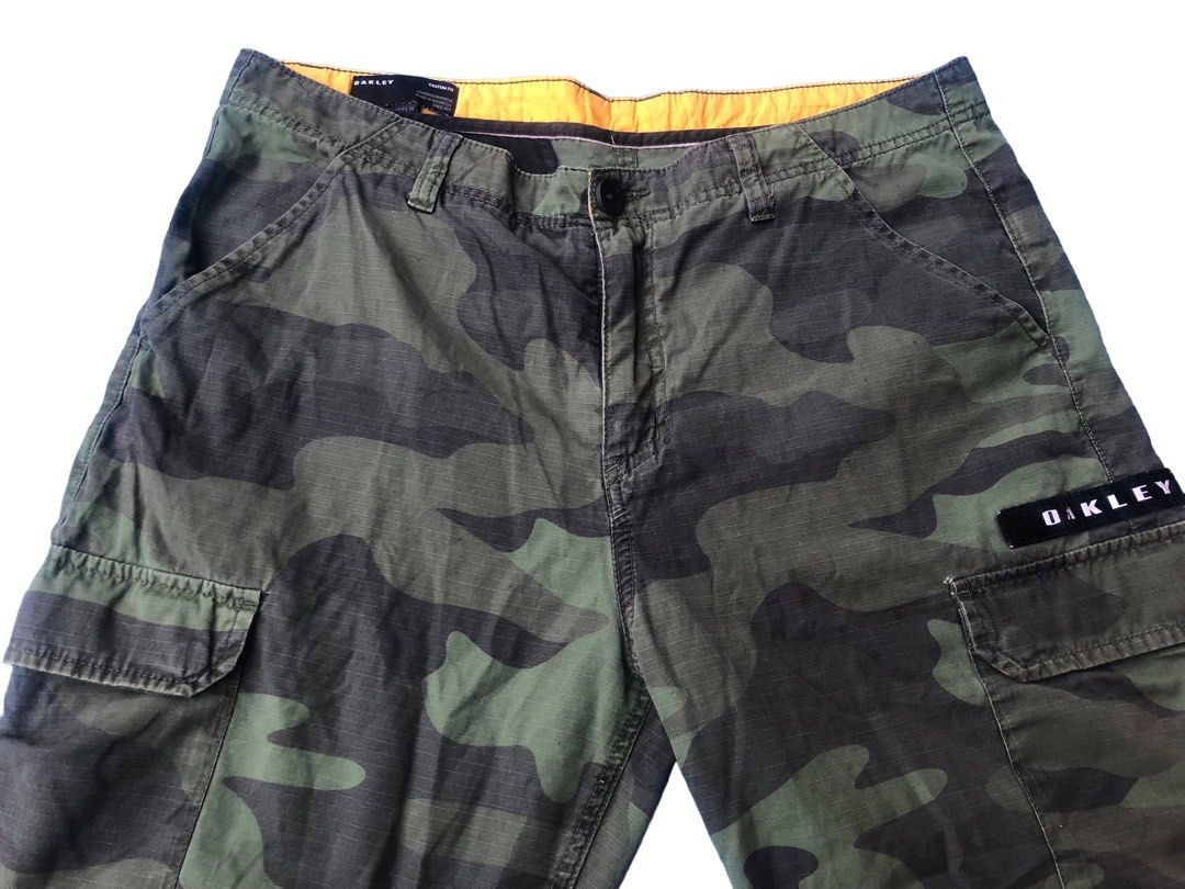 Rare OAKLEY Custom Fit Camouflage Skate Cargo Short Pants Rave