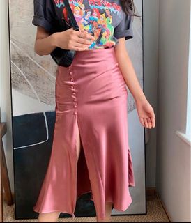 (Category: ) located in . Submitted by hellomycloset (Listing ID 1251994899, Image 1). Description: .