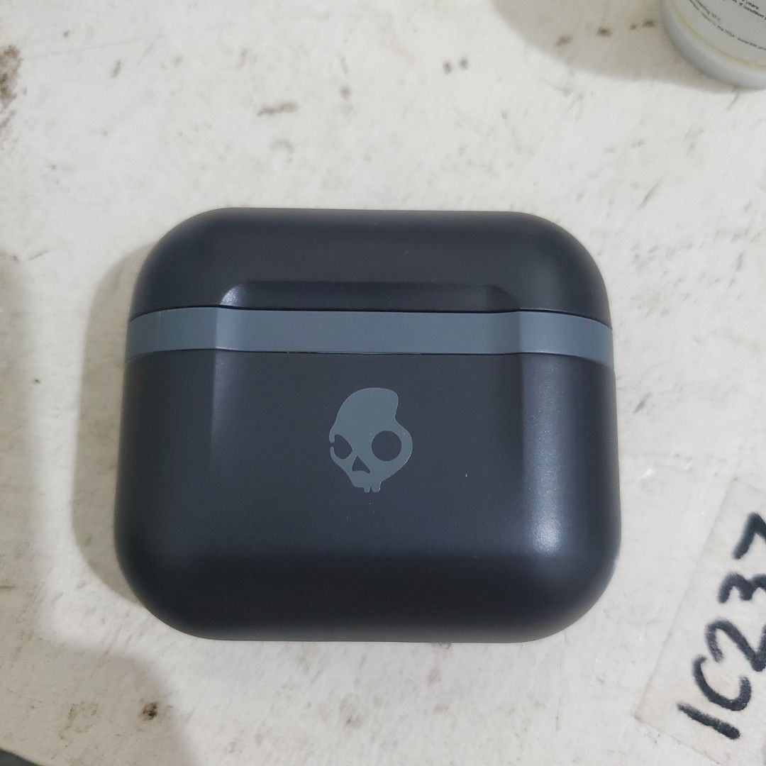 Skullcandy indy evo (Category: Earphones) located in Baguio. Submitted by virtualgarage.sale (Listing ID 1251961226, Image 3). Description: brand new complete with box and accessories free black silicone case protection shipping via jnt.