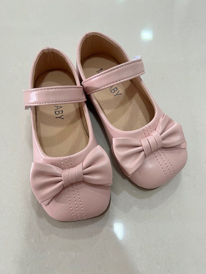 Girls pale pink top shoes