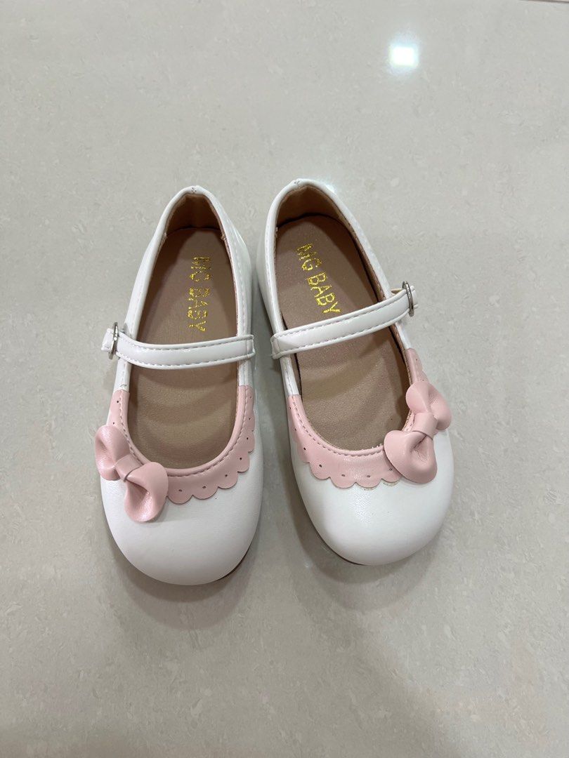 Soft white toddler shoes with pink bow