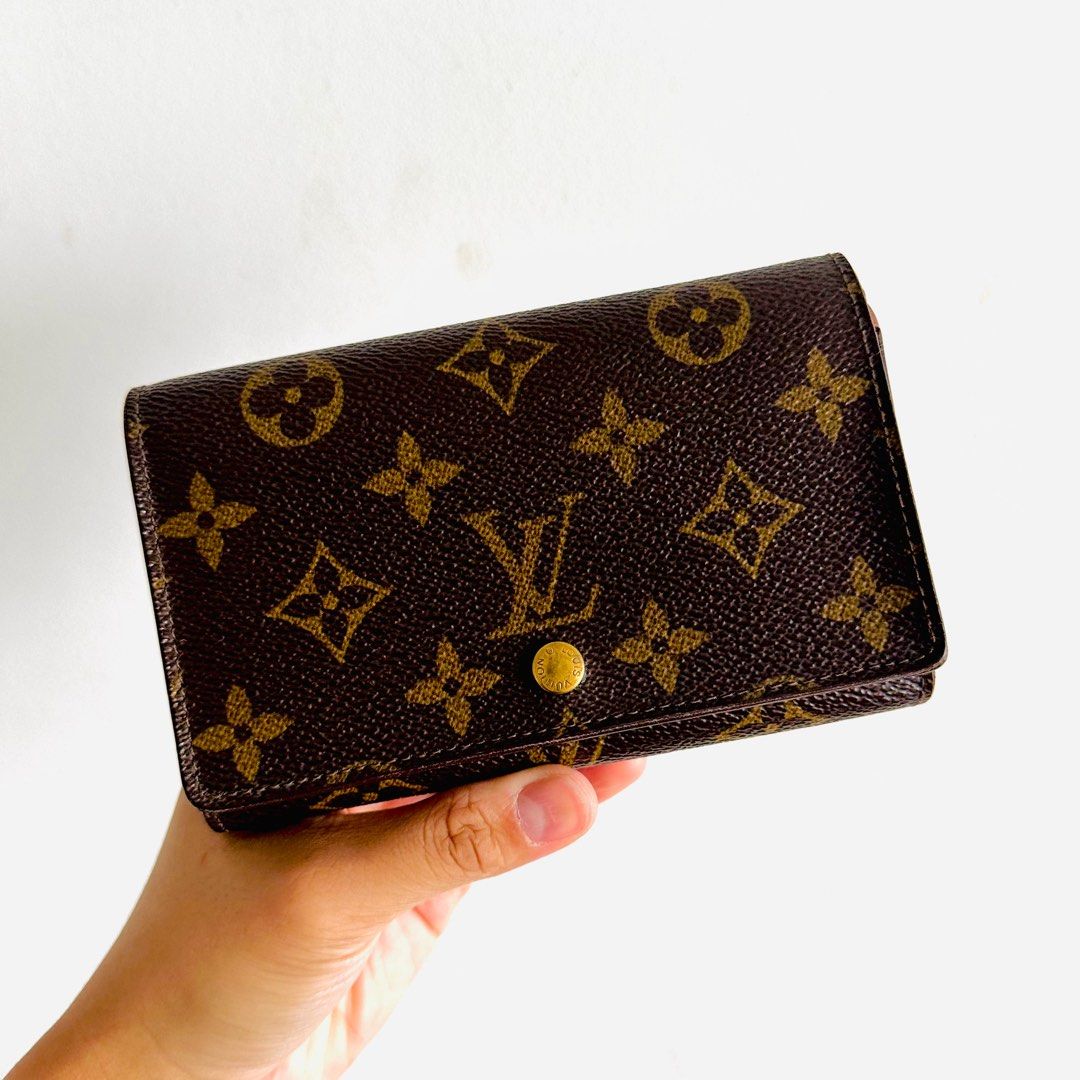 LV Louis Vuitton zippy compact bifold wallet, Luxury, Bags & Wallets on  Carousell