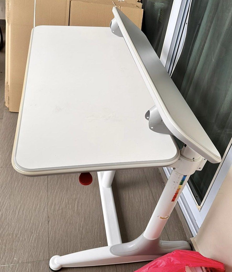 Study Table (Category: Tables & Sets) located in Singapore. Submitted by seowyujin (Listing ID 1251983226, Image 3). Description: See dimensions Please make sure able to collect and fit in vehicle before making offer.