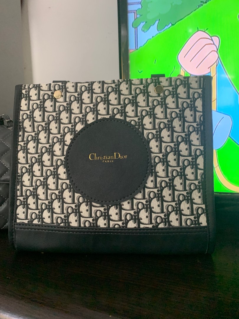 Tas Dior tote, Fesyen Wanita, Tas & Dompet di Carousell