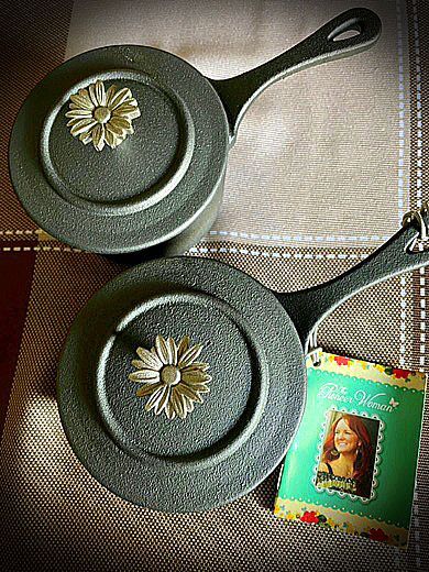 The Pioneer Woman Timeless Cast Iron, 12 Cast Iron Enamel Skillet