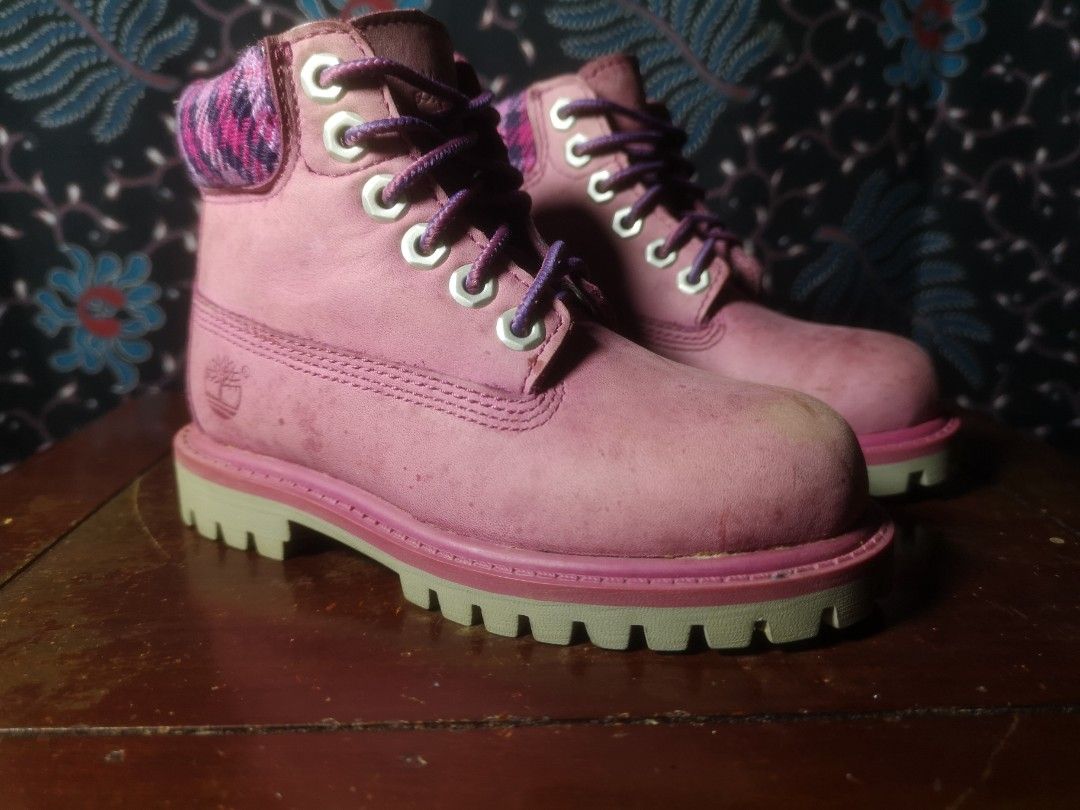 Pink best sale timberlands youth