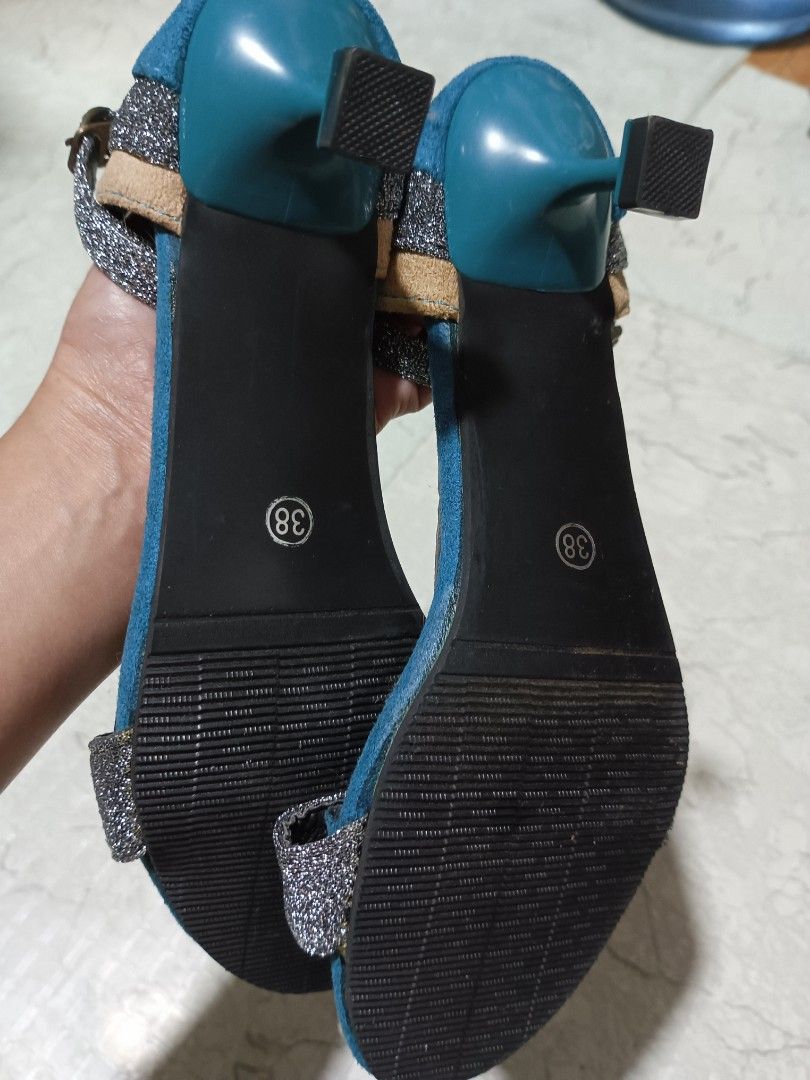 Louise Et Cie Silver Sandals Size 8 - 73% off | ThredUp