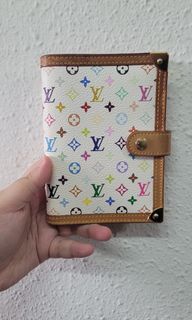 TP-LOUIS VUITTON Agenda Ballpoint Gold Pen, Hobbies & Toys, Stationery &  Craft, Other Stationery & Craft on Carousell