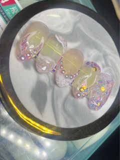 居家美甲💅，也可以客製化甲片❤️