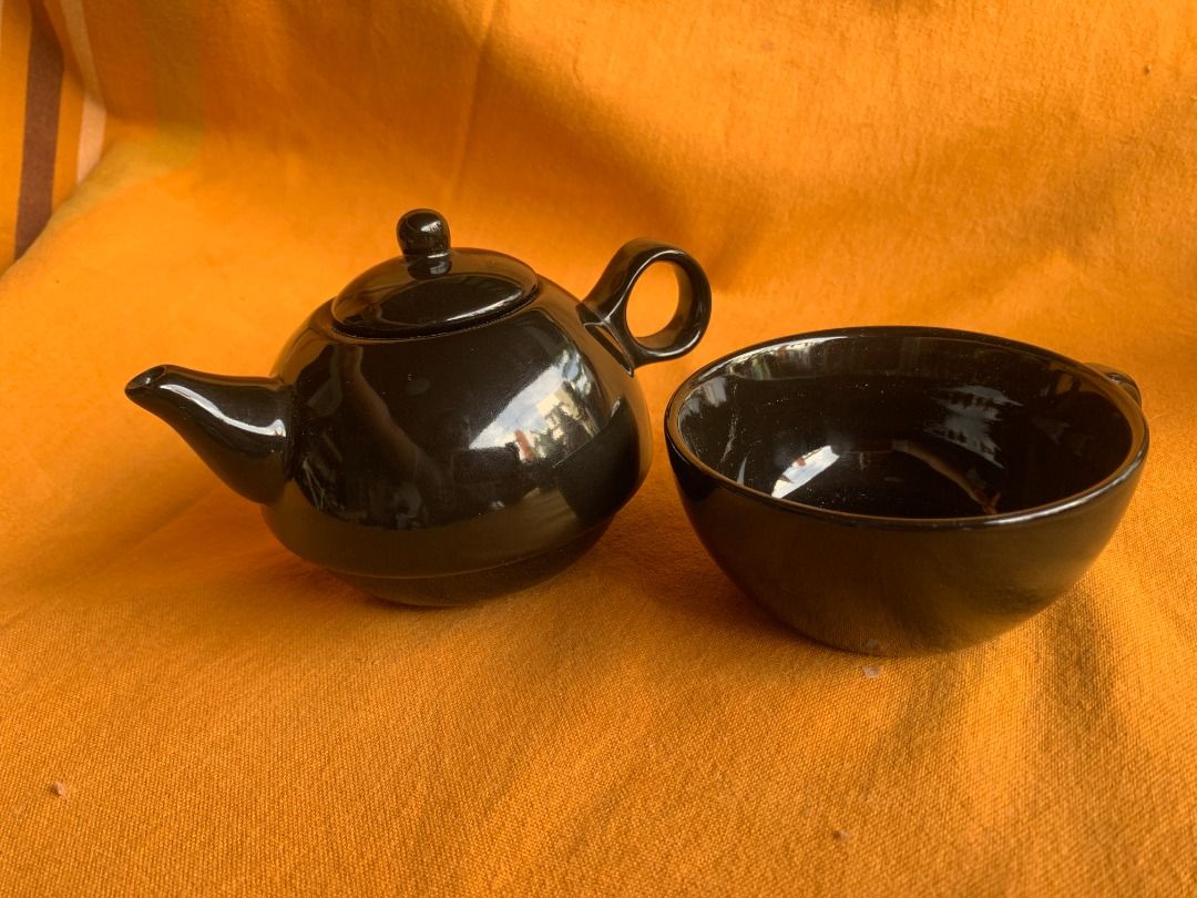 brown ceramic stackable teapot and cup (Category: Coffee & Tea Tableware) located in Marikina City. Submitted by oldschooljunkies (Listing ID 1252145932, Image 3). Description: .
