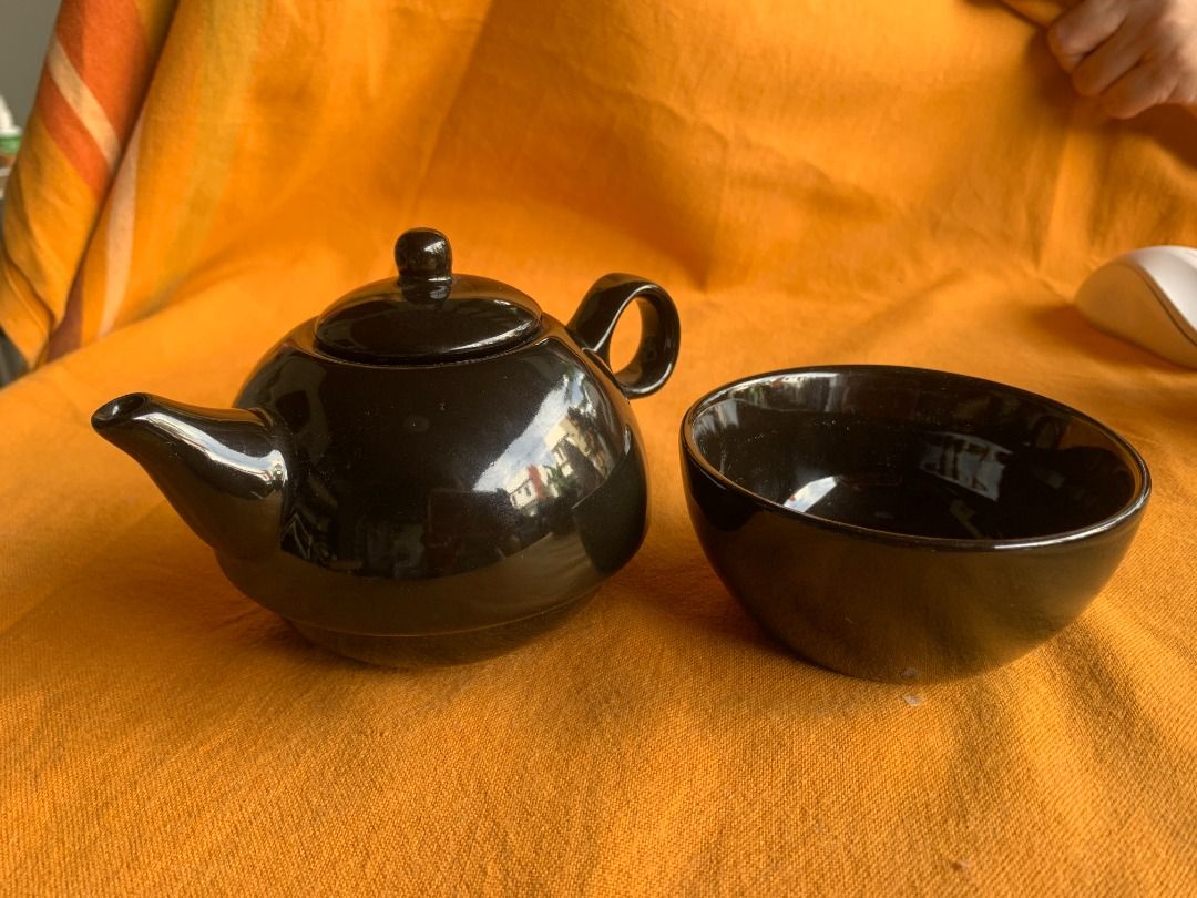 brown ceramic stackable teapot and cup (Category: Coffee & Tea Tableware) located in Marikina City. Submitted by oldschooljunkies (Listing ID 1252145932, Image 2). Description: .