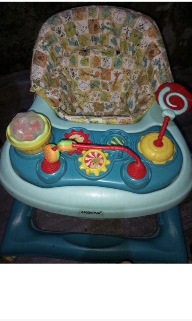 Akeeva walker (Category: Infant Playtime) located in Quezon City. Submitted by czyrainkaye (Listing ID 1244727958, Image 2). Description: saglit lang nagamit ng baby ko.