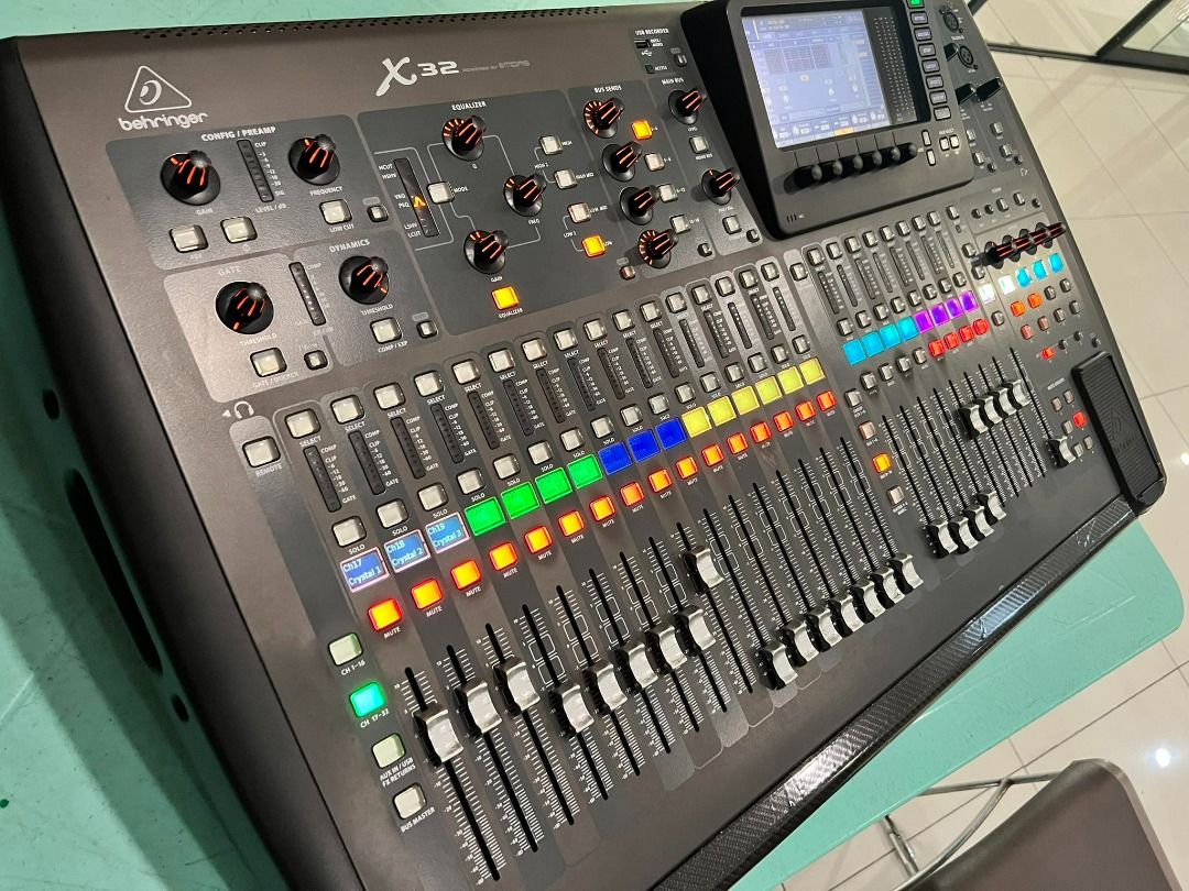 Behringer X32 40Input, 25Bus Digital Mixing Console with 32
