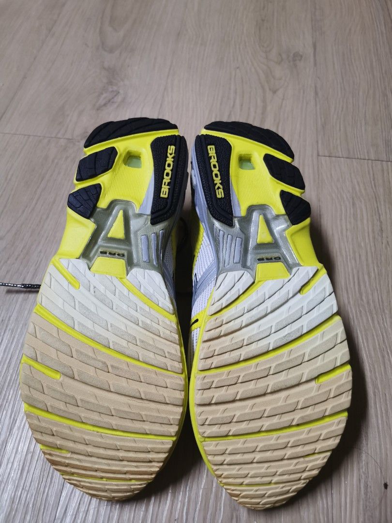 Brooks store racer st