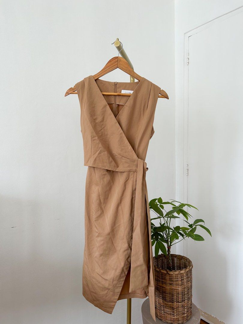 Brown casual dress (Category: Dresses) located in Manila. Submitted by nikkax (Listing ID 1252027789, Image 1). Description: .