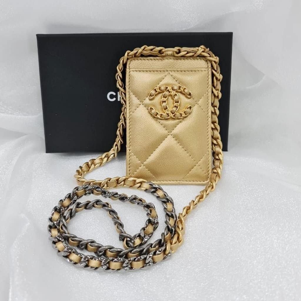 Chanel 19 Badge And Card Holder Gold Lambskin #30 Mix Hardware, Fesyen  Wanita, Tas & Dompet di Carousell