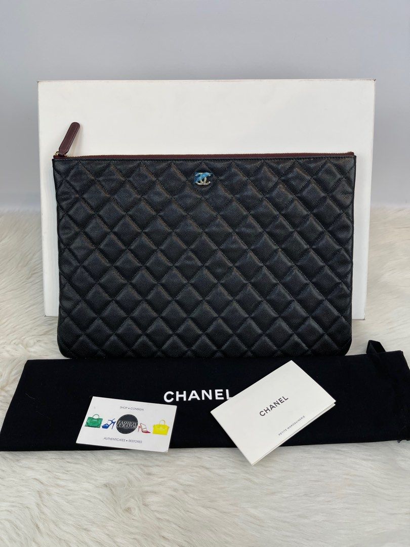 Chanel Large Clutch Bag (Category: Luxury Bags & Wallets) located in Mandaluyong City. Submitted by shop.fcm (Listing ID 1252163628, Image 1). Description: Complete.