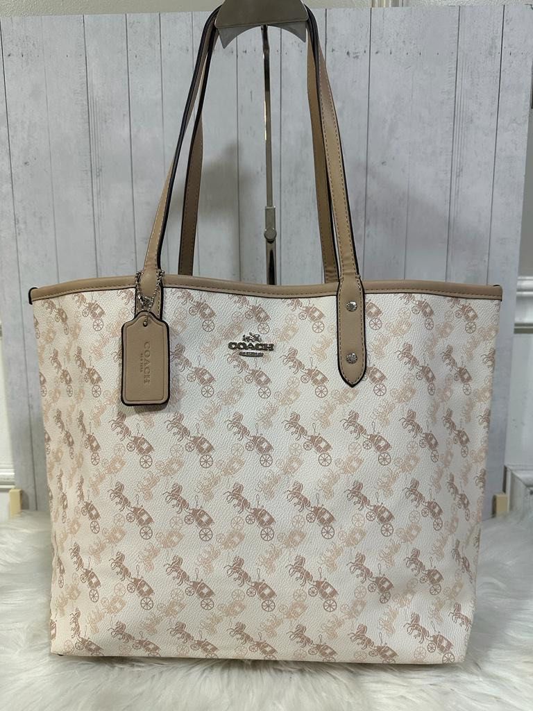 Reversible city tote with horse deals and carriage print