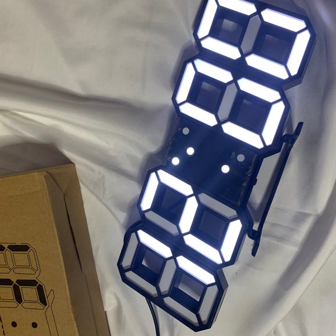 Digital Clock (Category: Watches) located in Masai. Submitted by honeysckle (Listing ID 1252055980, Image 2). Description: Condition: still working well, but sometimes automatically reset. Operate on battery or direct current from plug .