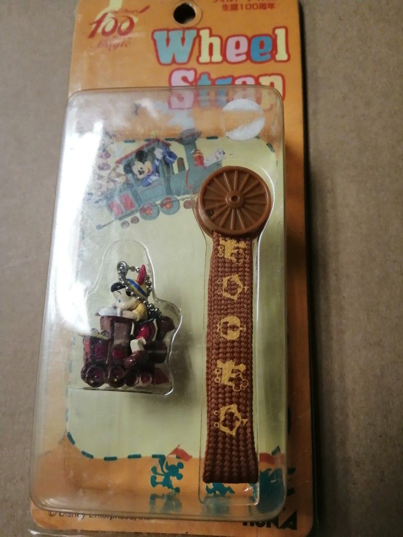 Disney 迪士尼PlNNOCCHlO小木偶可愛電話繩吊飾, 女裝, 飾物及配件, 吊飾- Carousell