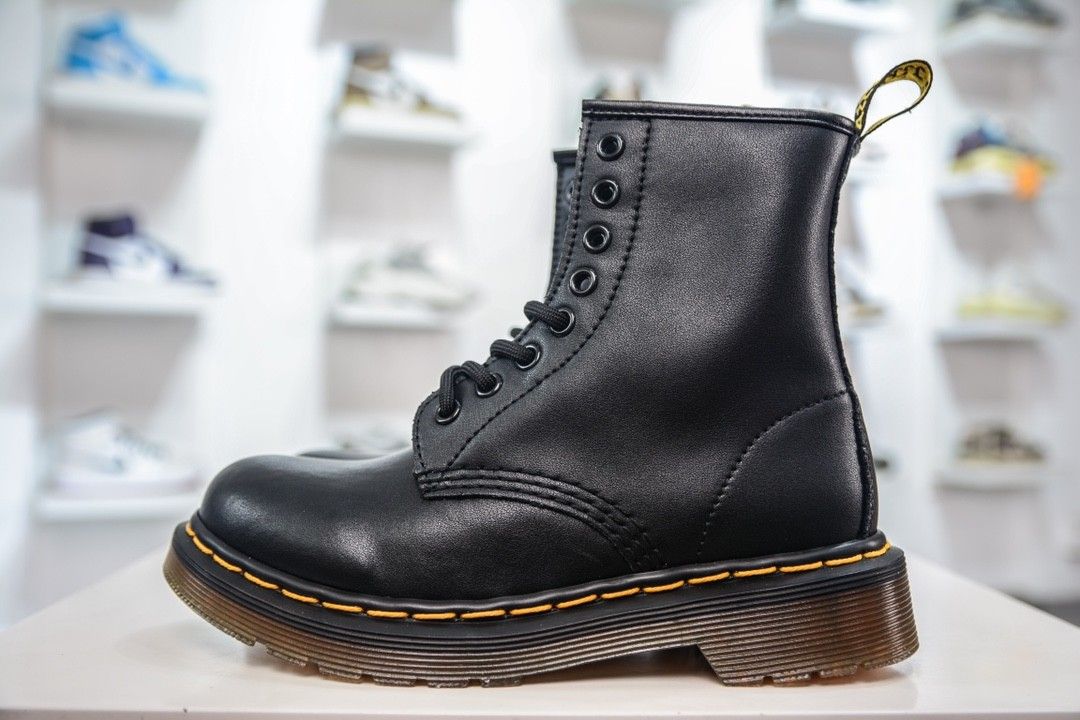 Dr. martens hot sale 1460 8-tie boot