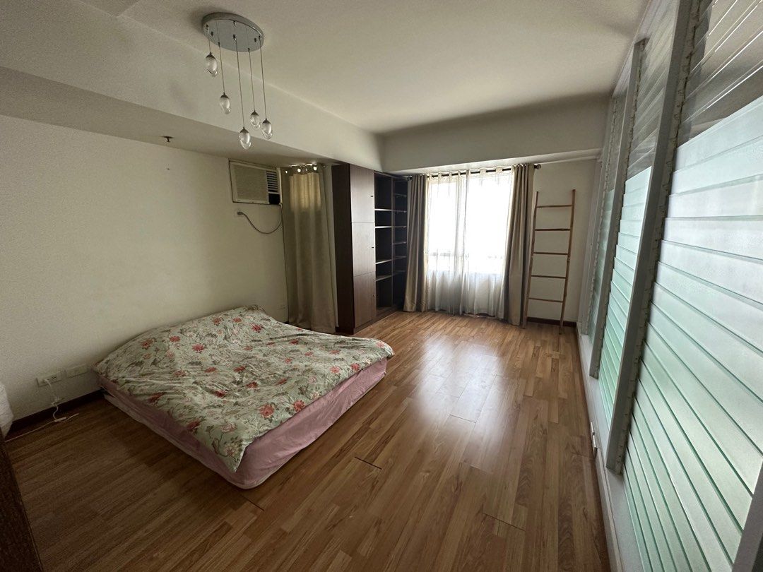 FOR RENT Sunny 2BR loft apartment in Legazpi Village, Property