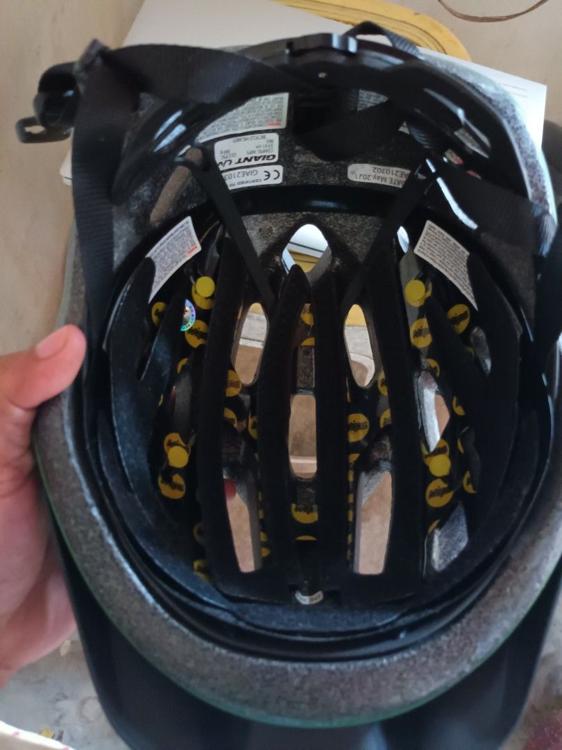 giant compel helmet mips Large on Carousell