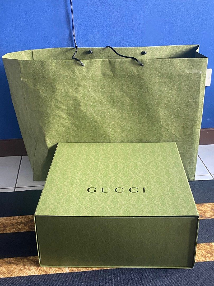 Giant Gucci box with paper bag. Paper bag ada defects refer