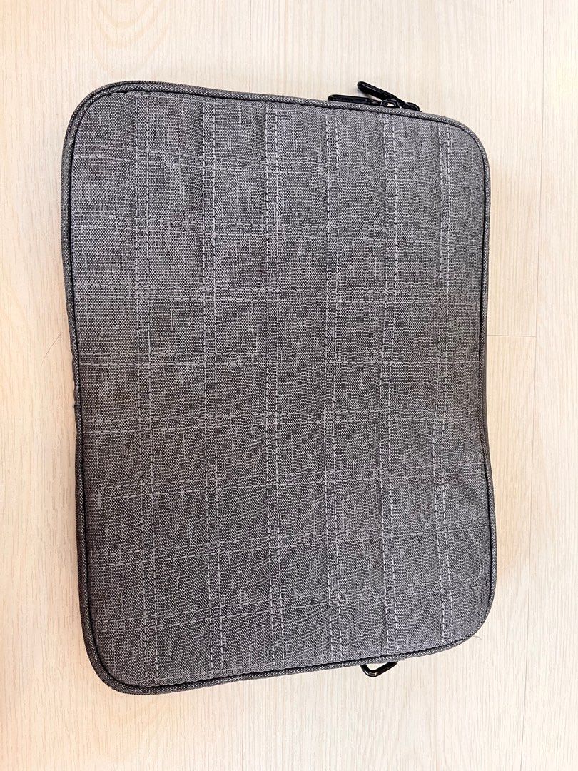 Grey halo laptop bag Computers Tech Parts Accessories Laptop Bags Sleeves on Carousell