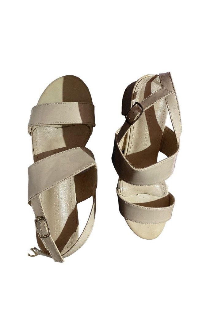Head Over Heels Sepatu Sandal