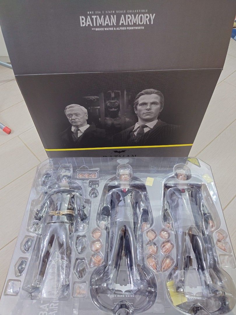 Hottoys Mms236 The Dark Knight Batman Armory With Bruce Wayne And Alfred Pennyworth 興趣及遊戲 玩具 
