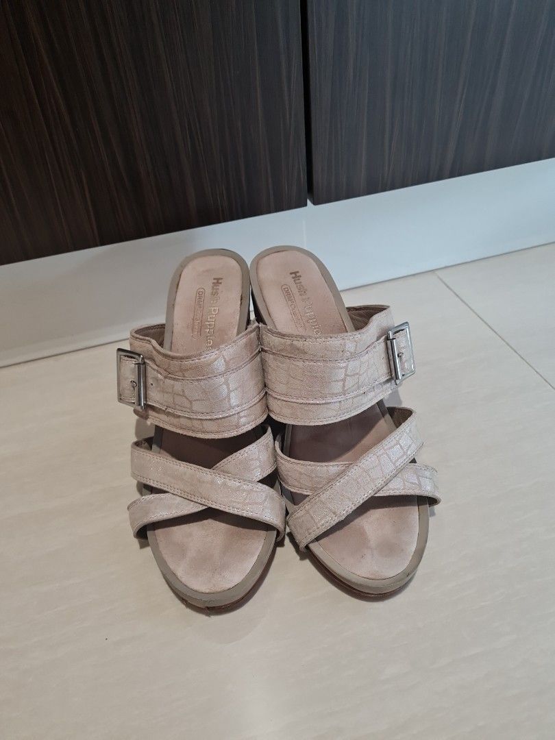 Hush discount puppies wedges