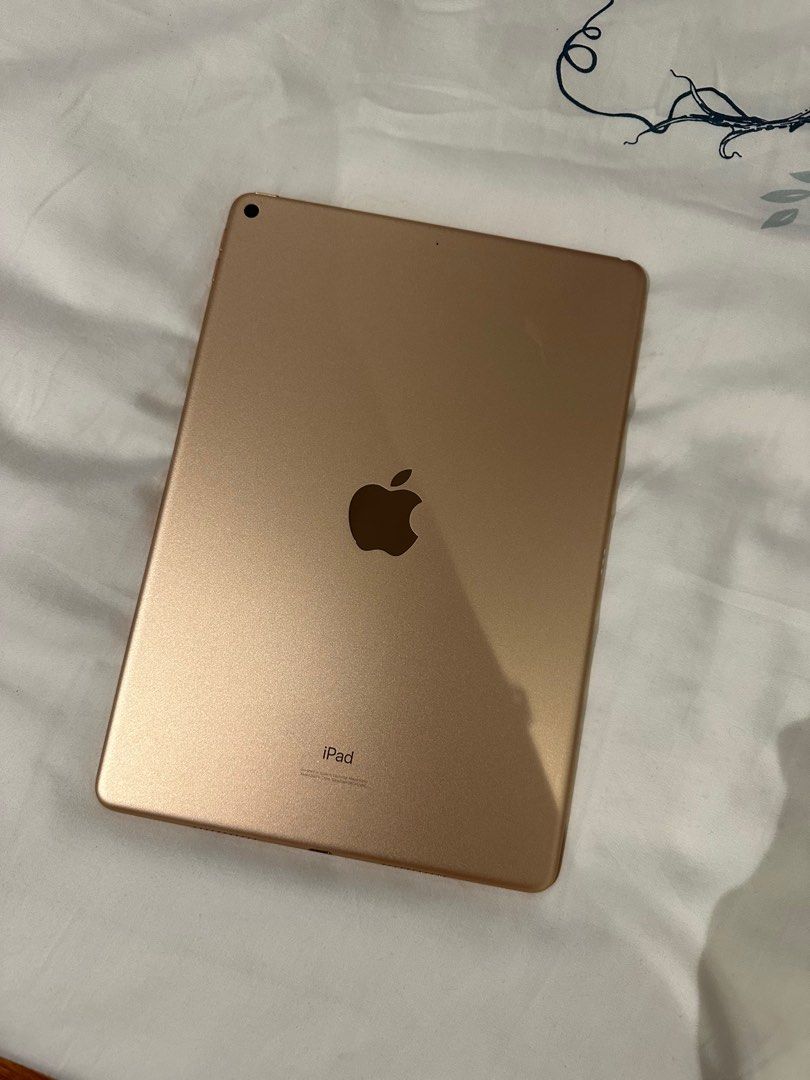 Ipad Air 3rd Gen (WiFi) 64gb (Category: iPad) located in Pasig City. Submitted by soph__ (Listing ID 1252141611, Image 2). Description: Like new - Super taken care of No issues / scratches Comes with case Comes with Apple Pencil No charger.