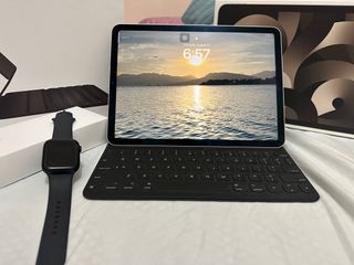 Ipad air 5th Gen 64gb , apple watch series 7 45mm and apple keyboard. All in