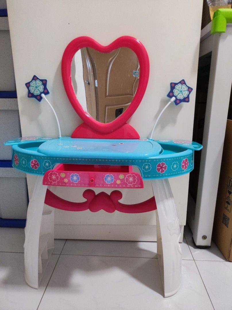 Kids toy dressing table top