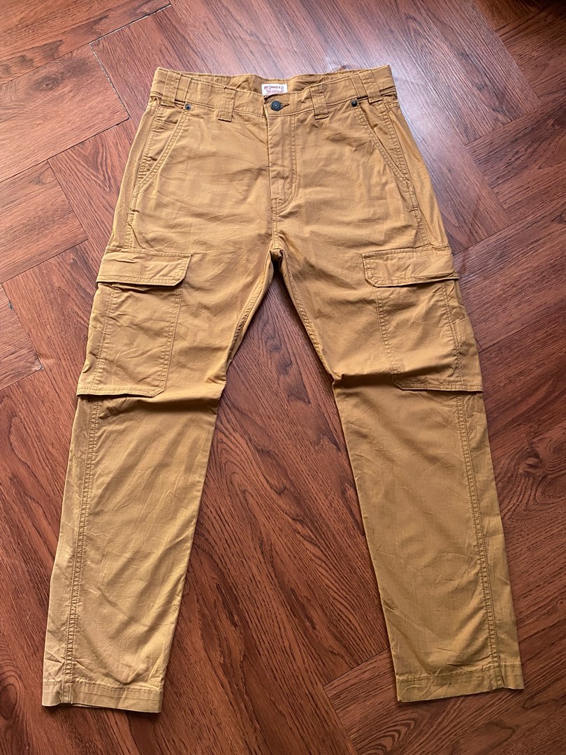 Levis cargo pants, Men's Fashion, Bottoms, Jeans on Carousell