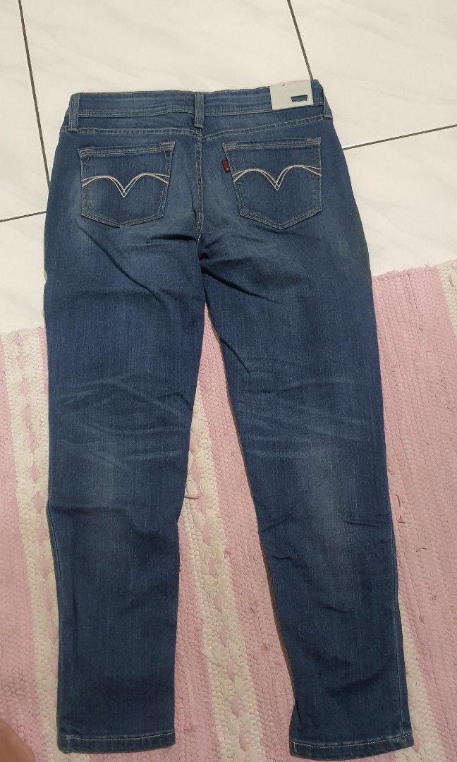 Levis demi curve store low rise skinny