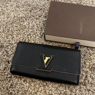 Louis Vuitton Capucines Long Wallet