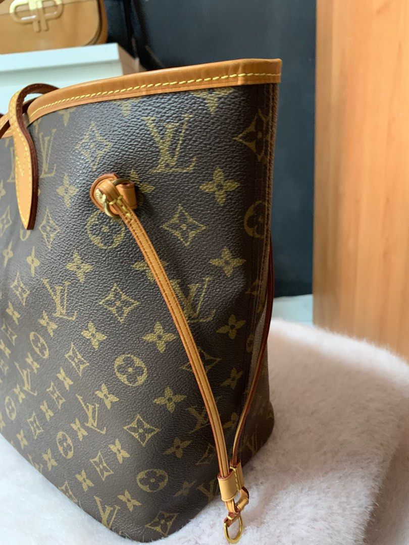 Louis Vuitton LV Neverfull MM (no pouch), Luxury, Bags & Wallets
