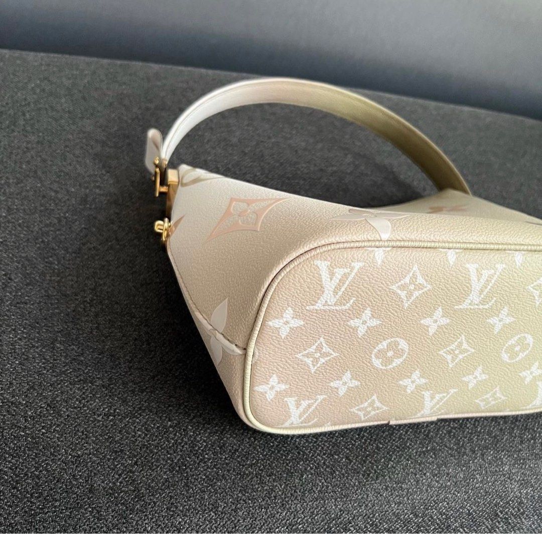 LV MarshMallow Hobo Bag Giant Empreinte Gradient Beige / Green Ghw