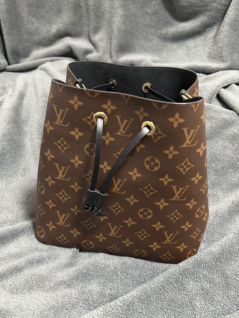 LOUIS VUITTON Neo Noe MM Drawstring Shoulder Bag Monogram M44020