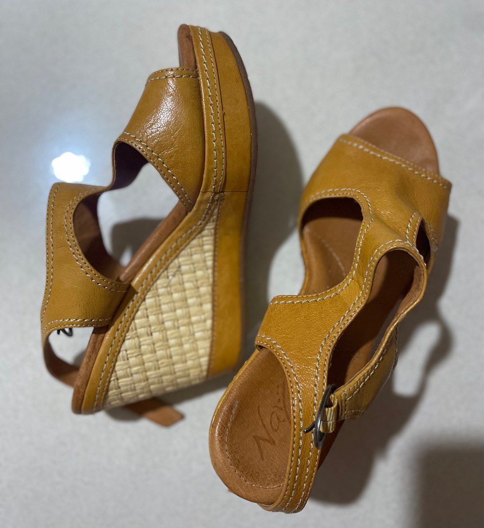 Naya wedge sandals store