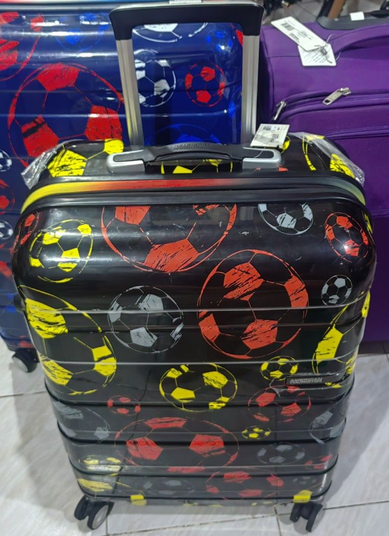 Medium size Hard Case Luggage, Hobbies & Toys, Travel, Luggage on Carousell